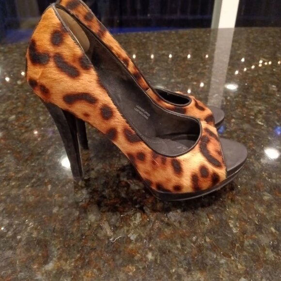 Vera Wang Leopard Open Toe - 3" Heels - Picture 3 of 4